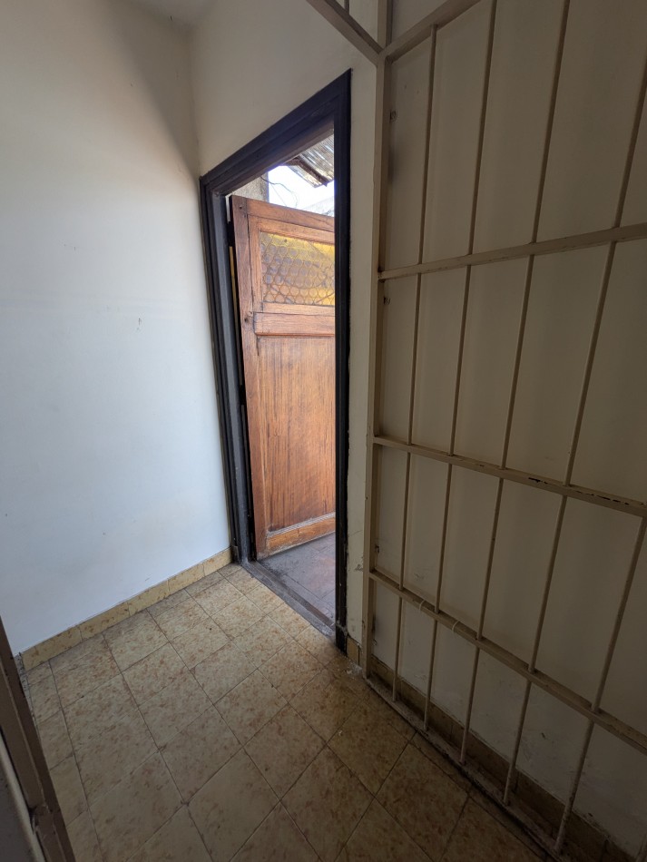 **INMUEBLE EN BLOCK EN VENTA - LOCAL COMERCIAL A LA CALLE + VIVIENDA EN PLANTA ALTA EN BARRIO LOURDES**
