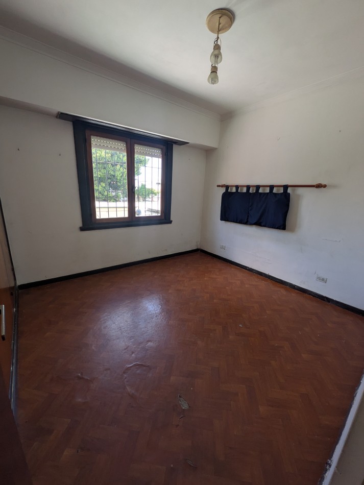 **INMUEBLE EN BLOCK EN VENTA - LOCAL COMERCIAL A LA CALLE + VIVIENDA EN PLANTA ALTA EN BARRIO LOURDES**