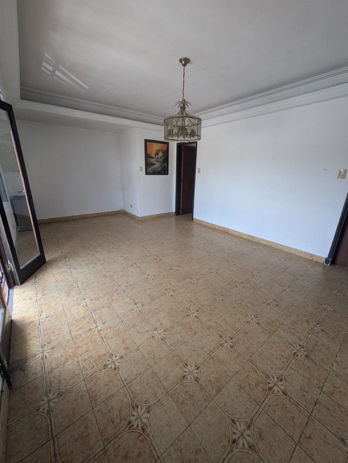 **INMUEBLE EN BLOCK EN VENTA - LOCAL COMERCIAL A LA CALLE + VIVIENDA EN PLANTA ALTA EN BARRIO LOURDES**