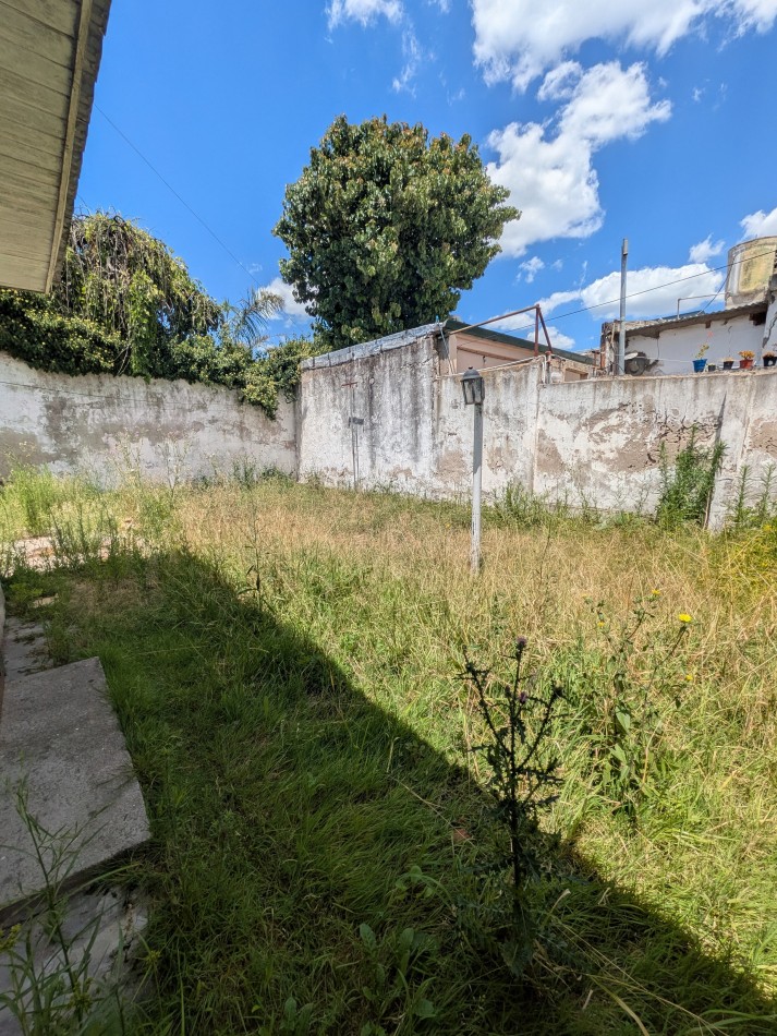 **INMUEBLE EN BLOCK EN VENTA - LOCAL COMERCIAL A LA CALLE + VIVIENDA EN PLANTA ALTA EN BARRIO LOURDES**