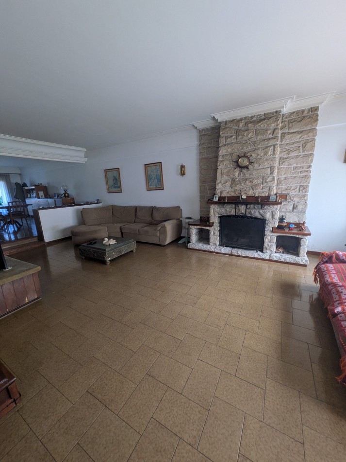 **GRAN CHALET EN VENTA EN SAN CARLOS**