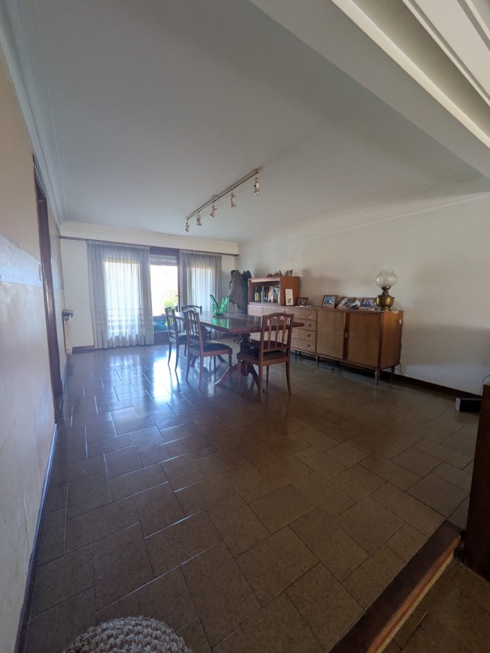 **GRAN CHALET EN VENTA EN SAN CARLOS**