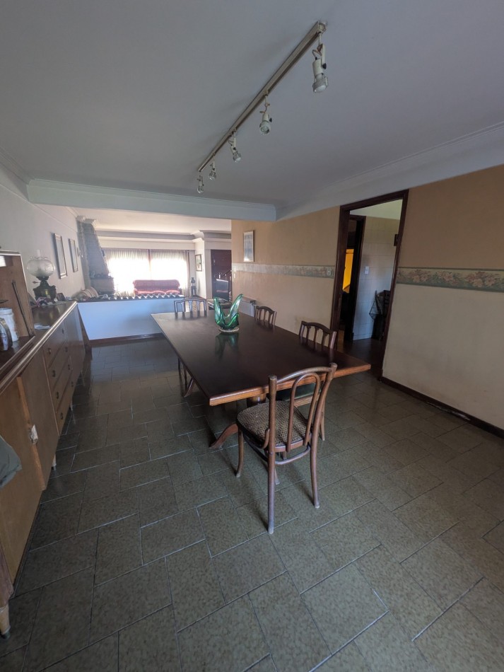 **GRAN CHALET EN VENTA EN SAN CARLOS**