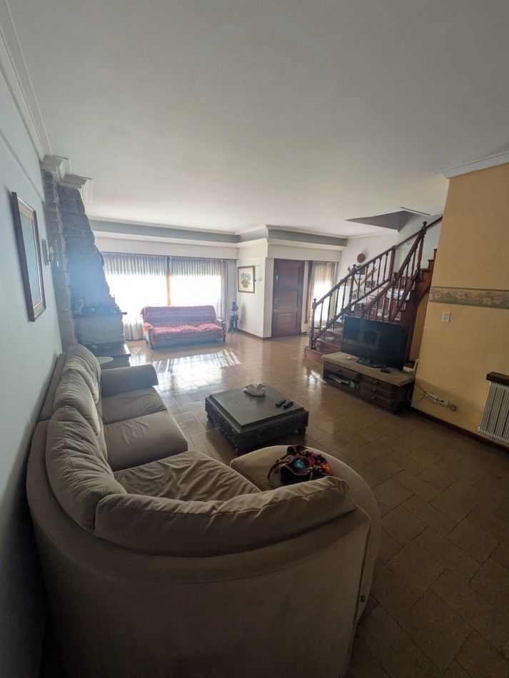 **GRAN CHALET EN VENTA EN SAN CARLOS**