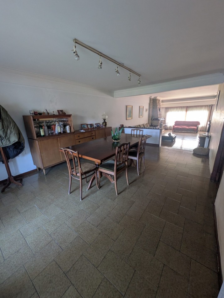 **GRAN CHALET EN VENTA EN SAN CARLOS**