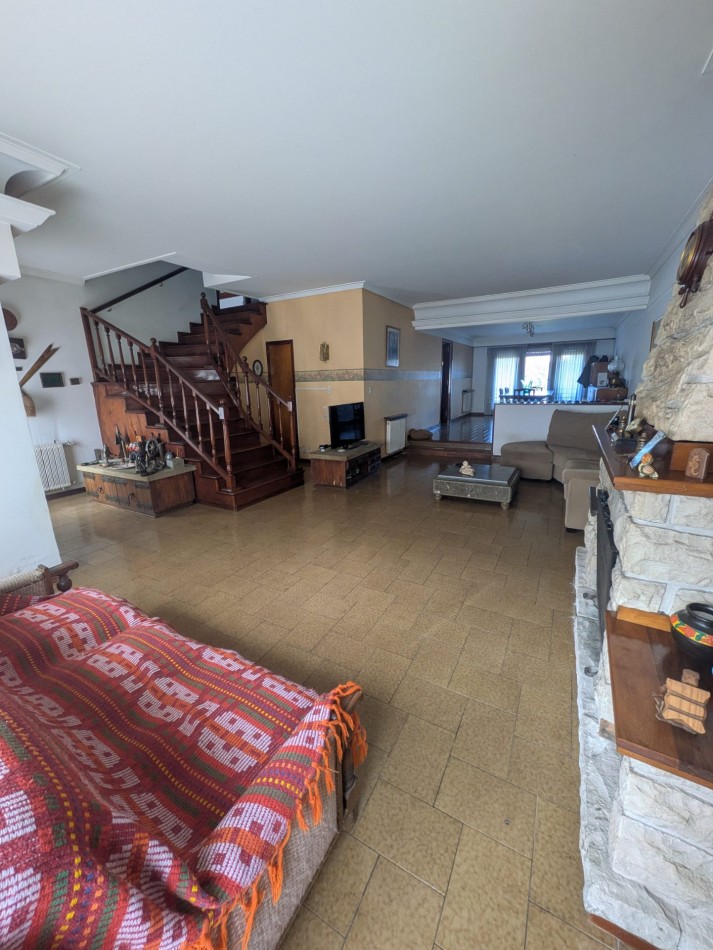 **GRAN CHALET EN VENTA EN SAN CARLOS**