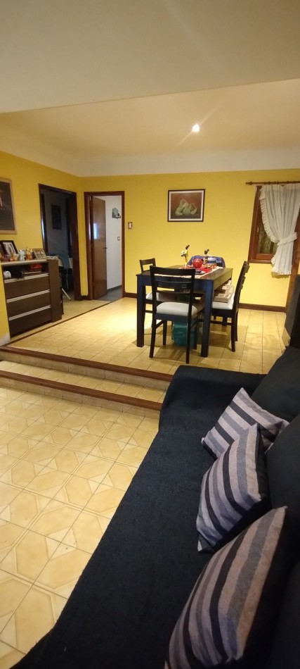 **GRAN CHALET CONFORTABLE ¡APTO CREDITO! SOBRE DOS TERRENOS EN COLINAS DE PERALTA RAMOS**