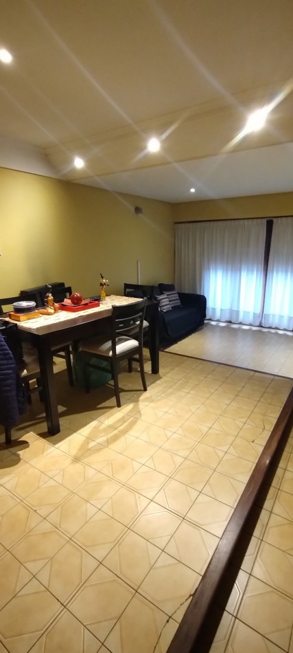 **GRAN CHALET CONFORTABLE ¡APTO CREDITO! SOBRE DOS TERRENOS EN COLINAS DE PERALTA RAMOS**