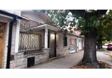 **CHALET EN VENTA EN PRIMERA JUNTA -A DOS CUADRAS DEL HOSPITAL PRIVADO DE COMUNIDAD (HPC)-**