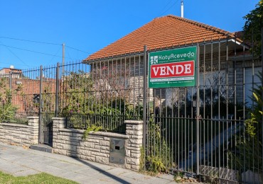 **CHALET 5 AMBIENTES EN BARRIO CERRITO**