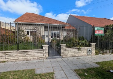 **CHALET 5 AMBIENTES EN BARRIO CERRITO**